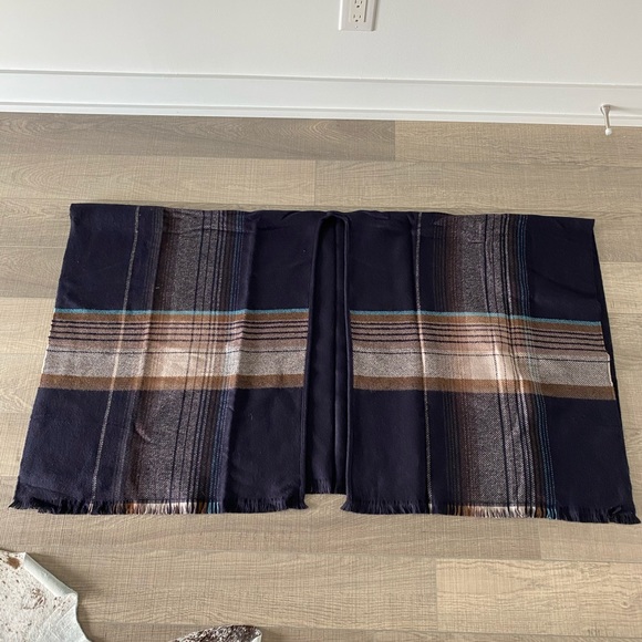 Patterned shawl - Picture 4 of 6